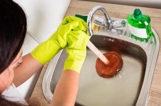 Tipy do každej domácnosti: Na upchatý odtok a jeho čistenie použite TOTO!
